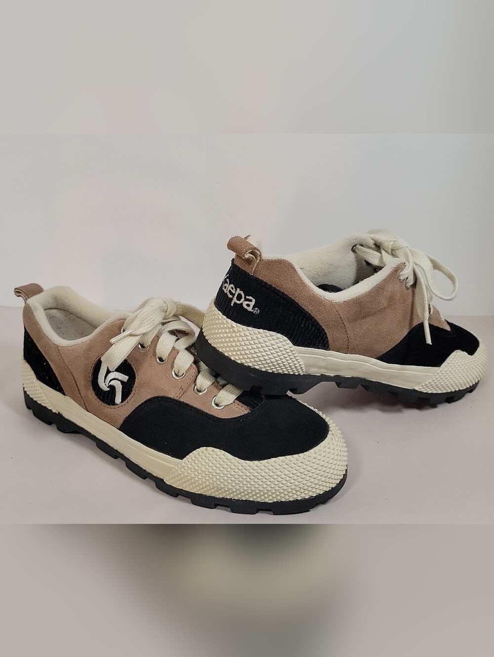 Kaepa Black & Tan Size 8 Womens Sneakers Walking Hiking Trail Shoes